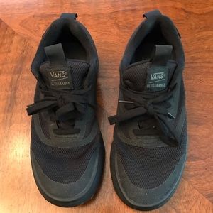 Vans ultra range black size 8